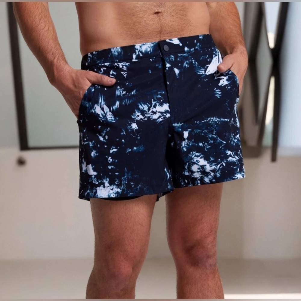 VRST Men's 5" Resort Short Beach Indigo Craft Size Medium NWT